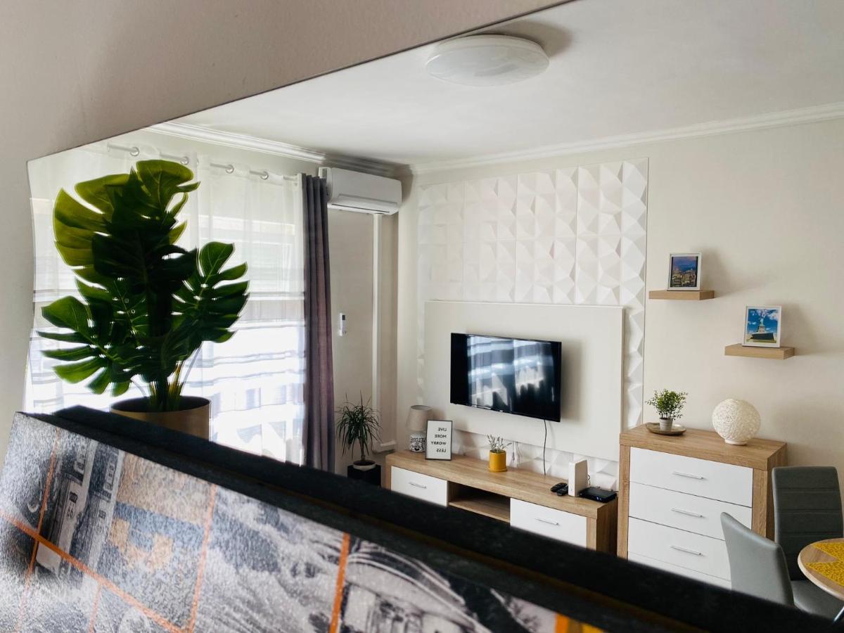 Sweet Central Apartment ,In The City Center エゲル エクステリア 写真